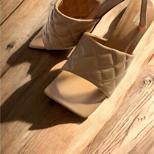 NWOT Katliu Women’s Tan Camel Quilted Stiletto Heels Size 10 (Euro 42) No box.